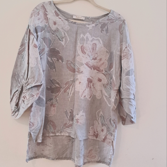 Linen top with balloon sleeve - Picture 1 of 5